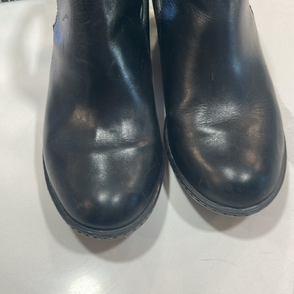 Dansko Bonita leather cut out ankle boots. 39. - Picture 5 of 7